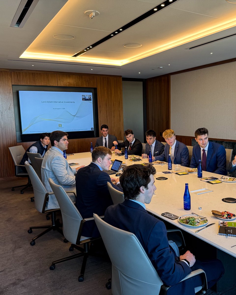 ColgateMLax's tweet photo. NYC NETWORKING TAKEOVER 🗽 

Colgate men’s lacrosse connected with alumni at leading firms, gaining career insights. Thank you to our alumni for your continued support of the Colgate lacrosse family!

#GoGate | #GGG https://t.co/SOcr3smnxq