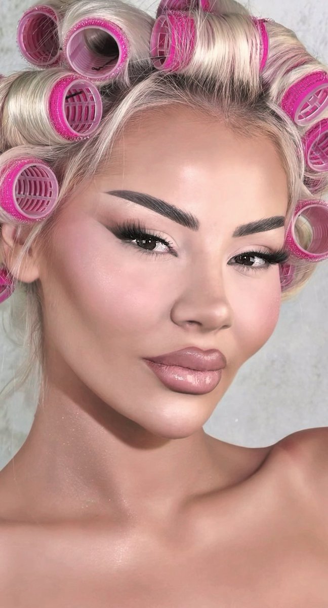 dolllfacemami's tweet photo. real life barbie 🩷 https://t.co/vdZHTWdEXQ