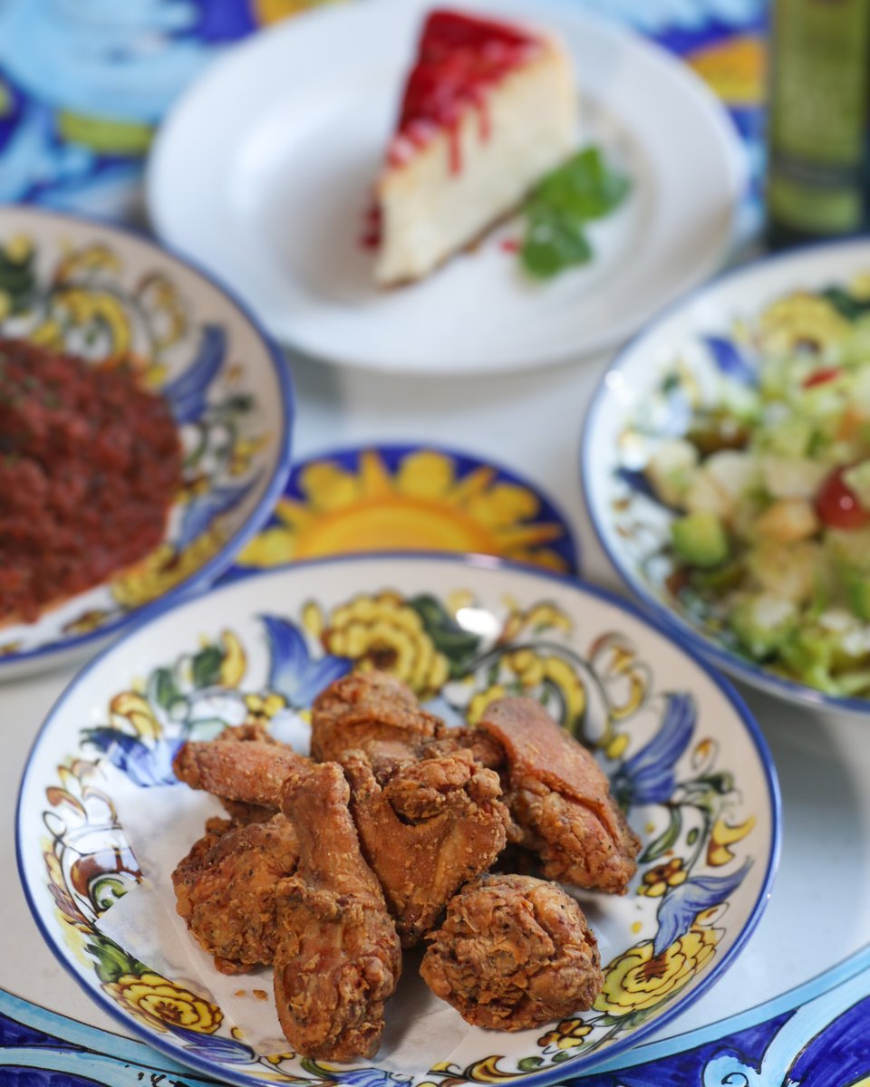 GrottoItalian's tweet photo. Sunday dinner, the Fertitta family way. ❤️🍗

Make Sunday dinner a tradition. Join us every Sunday from 4–9 PM and reserve your table at the link in bio. 🇮🇹❤️ https://t.co/xMxcB6NjQL