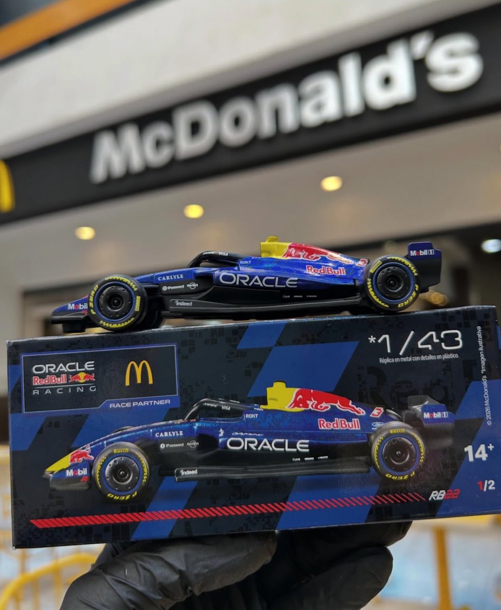 alenaamvp's tweet photo. en Mcdonald’s (de ecuador) está el auto de Max https://t.co/RnjfpI5Ihw