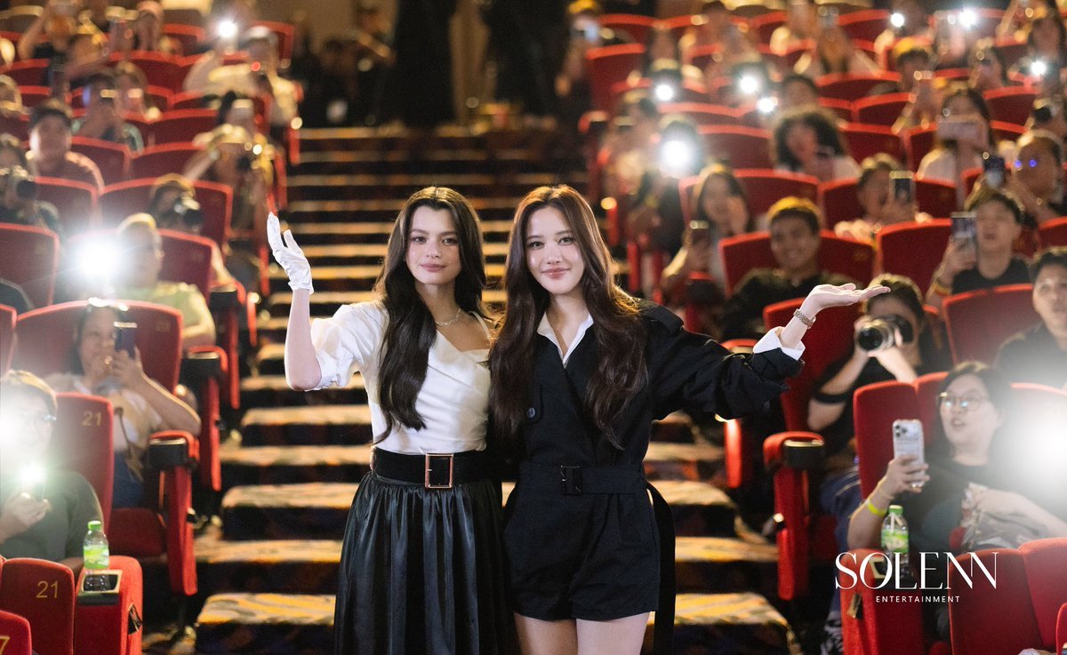 Veronicaf1103's tweet photo. Feliz primer aniversario de
#solennEntertainment y
#BeckyEntertainment
Ha sido un año lleno de desafíos, planes, desiciones. 
Seamos ese lugar donde ellas puedan encontrar un paraguas en los días de lluvia, donde puedan encontrar el ánimo en un día de trabajo agotador 
Sea en trabajo individual o alguna actividad de pareja seamos esa comunidad donde la única ley es amar incondicionalmente a Freen y a Becky (aunque no siempre coincidamos con sus desiciones, RESPETA)
Alejemos la negatividad y la basura cibernética, mantengamos nuestras expectativas con nosotros y no las translademos hacia ellas. 
Y sobre todo disfrutemos de todo lo que Freen y Becky puedan crear 
🥳🥳🥳🥳

#srchafreen #beckysangels 
#ฟรีนเบค #FreenBecky
#BeckyEntertainment
#solennEntertainment