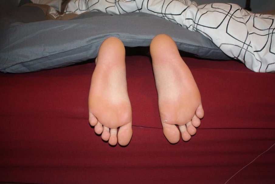 MrCaliSole's tweet photo. Nothing to see here, just a hungover guy exposing his soles #malefeet #guyfeet #malefootfetish https://t.co/6qyRjiPekn