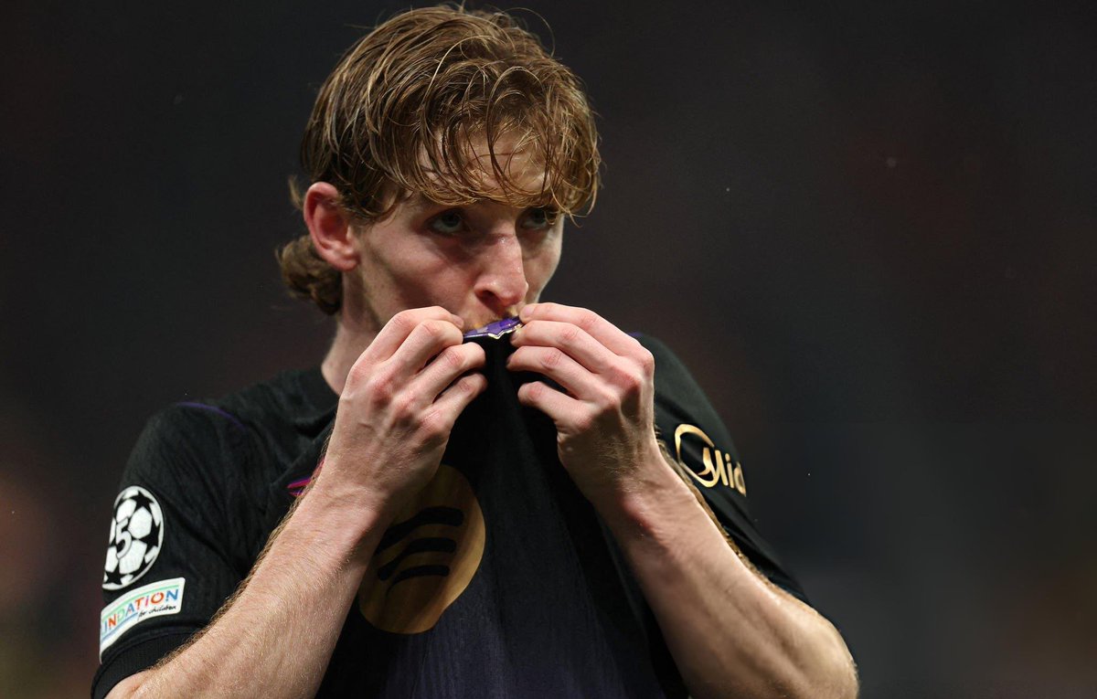 gyul9aengie's tweet photo. ANTHONY KISSED THE BADGE ANTHONY GORDON YOU ARE GENUINELY THE GREATEST WHITE BOY IN HISTORY 😭😭😭😭😭😭😭😭 https://t.co/hgLRGzYzKB