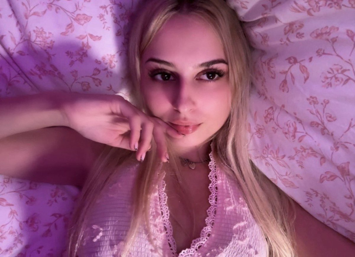 Angelxluvc's tweet photo. Comfy🎀‹𝟹 https://t.co/SiCLHW3Cp7