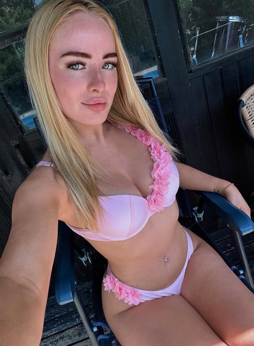 AmyAlice07's tweet photo. I need £30 to get home can someone please help meeeee, i’ll send nudes to whoever can thanks x https://t.co/ieAZWHeJmq