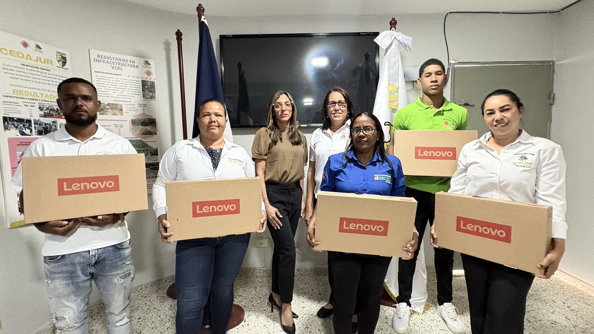 IndotelRD's tweet photo. A través del Fondo de Desarrollo de las Telecomunicaciones (FDT), del INDOTEL realizamos una entrega de equipos tecnológicos a la Fundación de Desarrollo Azua, San Juan y Elías Piña (FUNDASEP) (@fundasep_sjm) para fortalecer sus programas educativos y comunitarios. https://t.co/XVCTAB3SM8
