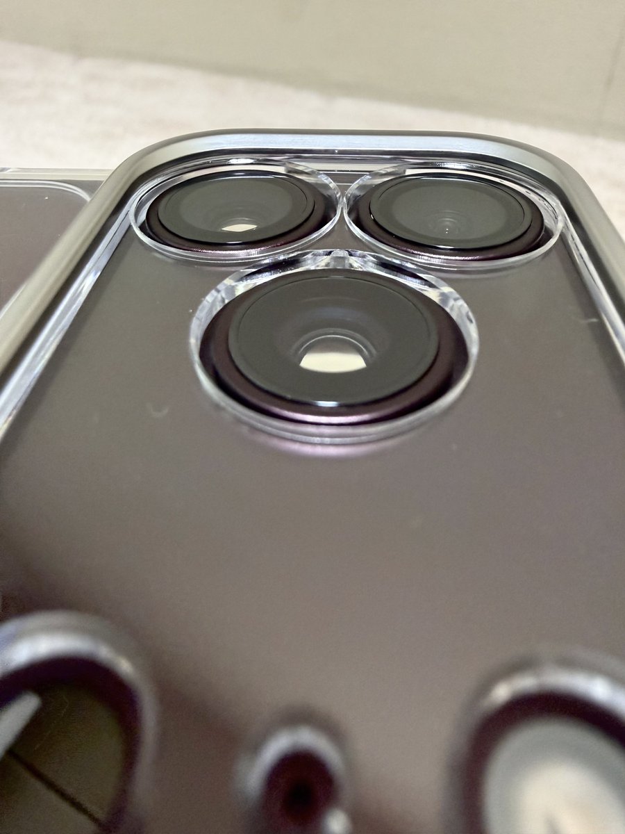 aya2JZ230PS's tweet photo. クリアケース
TORRAS
ESR 
Spigen
NIMASO
好みは人それぞれですね📱
iPhone 18 ProはESRのスタンド付きに
落ち着きました。
1番カメラが出っ張ってるのは18 Pro
なのでこれがしっかり守れそう🙆🏻‍♀️
気をつけないとチタンよりアルミニウム
は明らかに傷がつきやすそうですね
#iPhone18Pro #iPhone17ProMax https://t.co/27pto4BbQ4