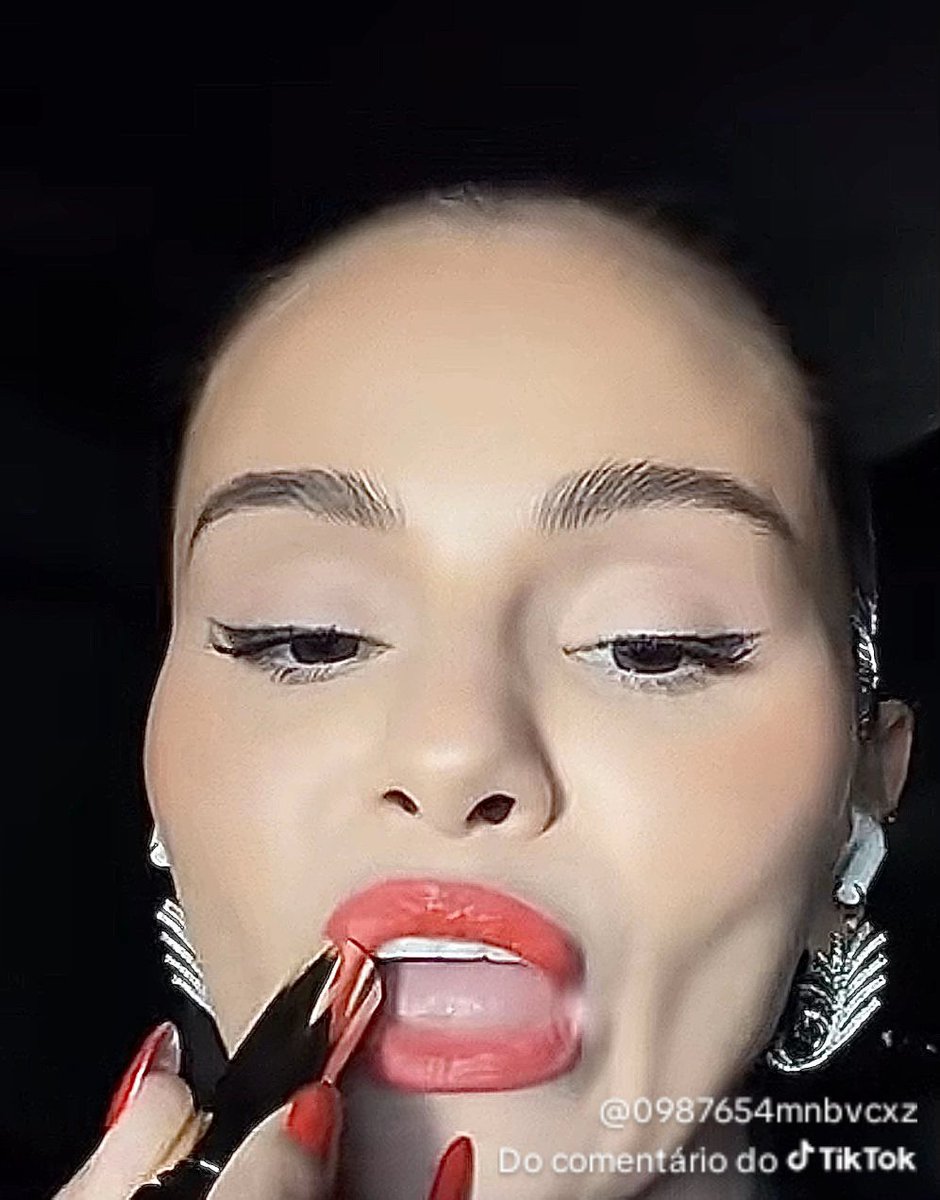 jnnesbieber's tweet photo. @selovelenaa Selena fan saying this because that grandma with lupus who is licking dirty feets is ugly asf nowadays https://t.co/6k4HSNapHl