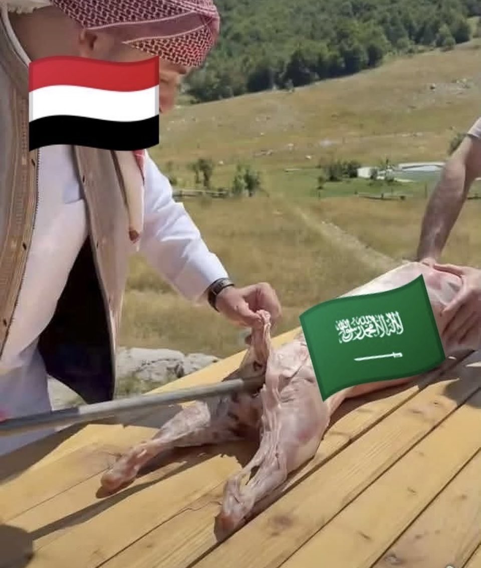 BenAmor133's tweet photo. @tbu4g1 @abw13160 اضرب يا حبيبي اضرب 😂👊 https://t.co/7jOsiLL23v