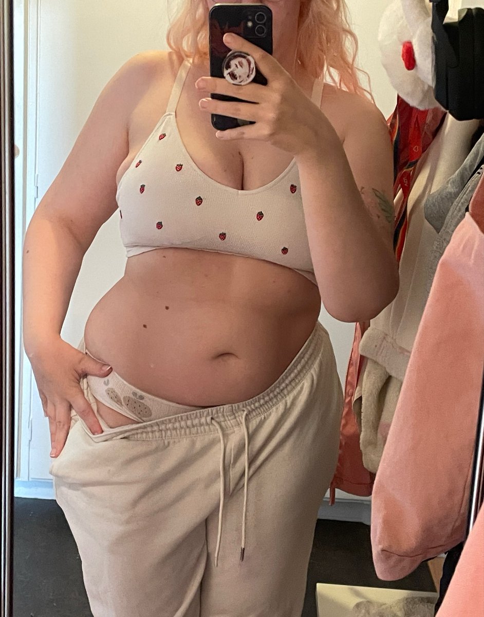 Lewdcutiez's tweet photo. Me and my strawberry panties and bra against the world https://t.co/GfwUTNkXm8