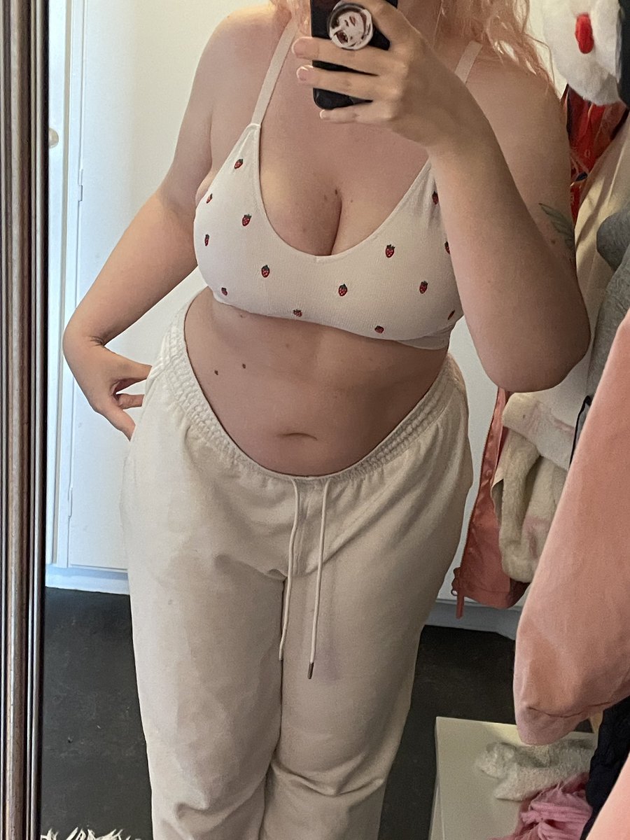 Lewdcutiez's tweet photo. Me and my strawberry panties and bra against the world https://t.co/GfwUTNkXm8