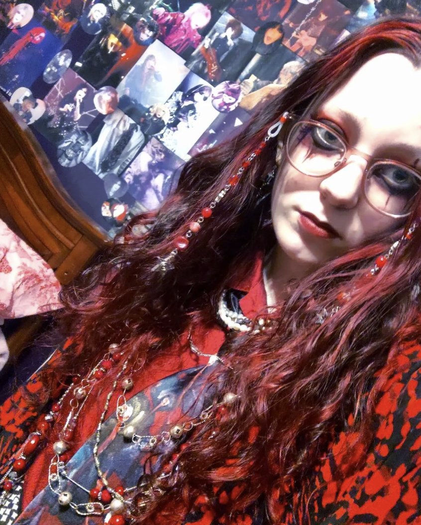 koziforlife's tweet photo. MEET YOUR OOMF!!!! ♫•*¨*•.¸¸♪✧ 
• name: egg 
• sign: picses♓
• hobbies: drawing...
 • fav drink: monster, cranberry juice, earl grey tea
 • fav animal: cat🐈 
• comfort game: i don play games :,c https://t.co/pcVsuZa4qO