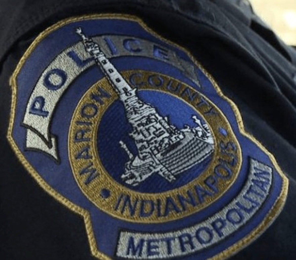 RickFOP86's tweet photo. GRATEFUL to @PhilipMFoust for reaching out to check on our IMPD Officer who was assaulted and dragged during an investigation
#CopsRemember #ThankU #FOP https://t.co/snT4W9Uvqy