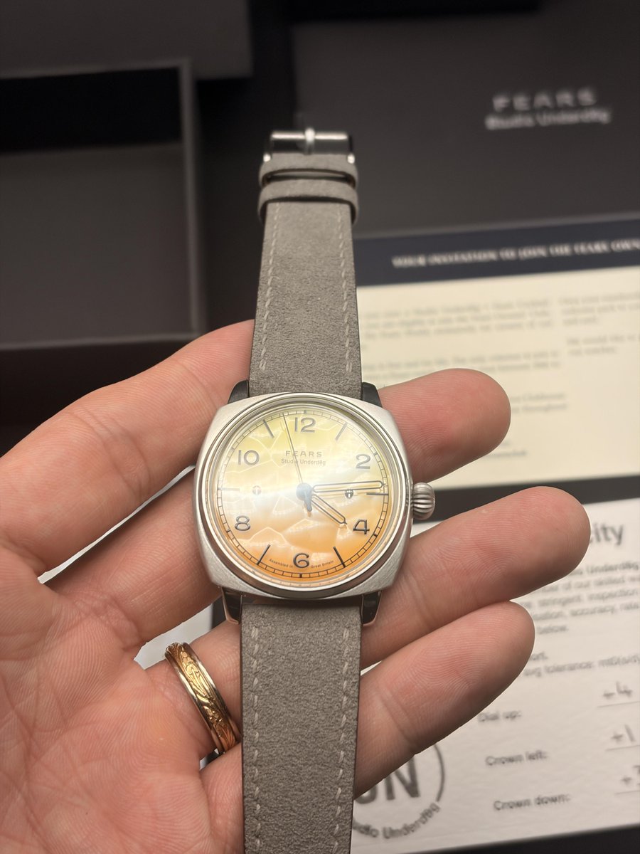 WatchPatrolRF's tweet photo. 🍹 That Mim0sa dial glows like sunlight in a glass—orange to yellow under sculpted sapphire. Fears and Studio Underd0g only dropped these for one day, so you don’t see them often. #Fears #StudioUnderdog #LimitedEdition #Ephrum

💰 $1,700 at https://t.co/ehm7dWPGuZ https://t.co/J3cbZuvy1Z