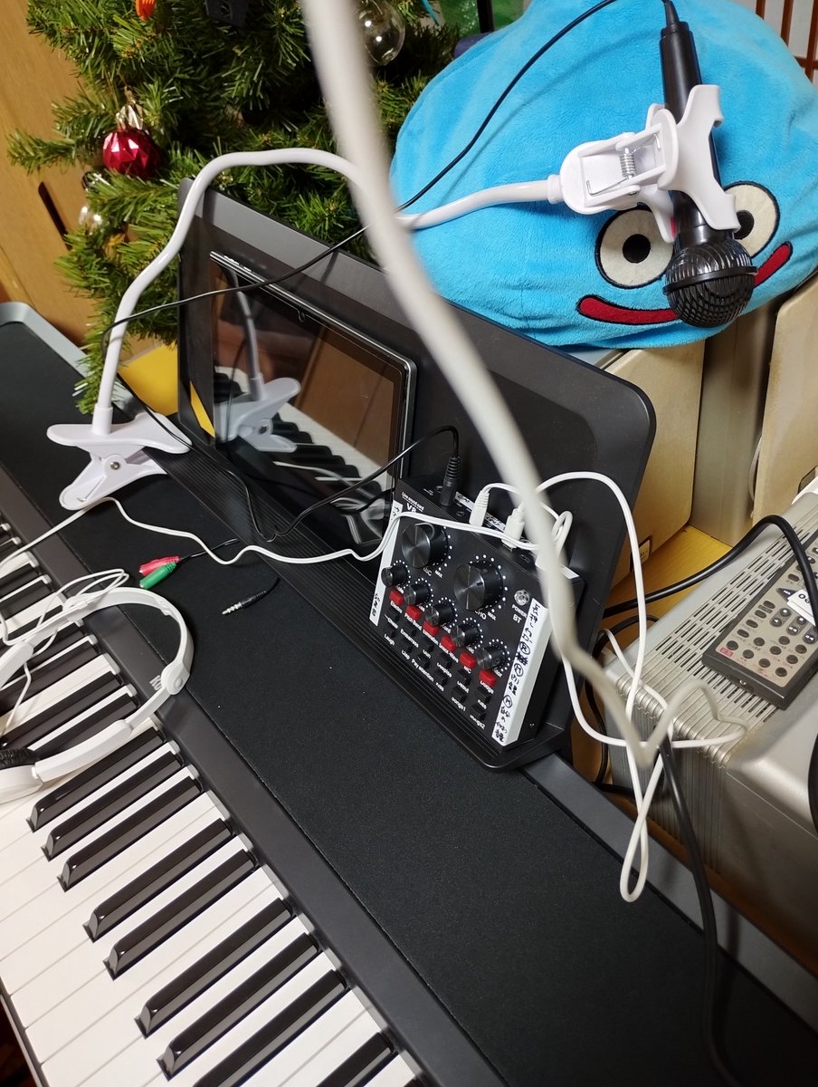 mayukon366's tweet photo. めっちゃ本格的？というか形から入ってる感じになってるwww

マイクもっといいのが欲しいなー

#パルム
#配信 https://t.co/ejDxolgTlY