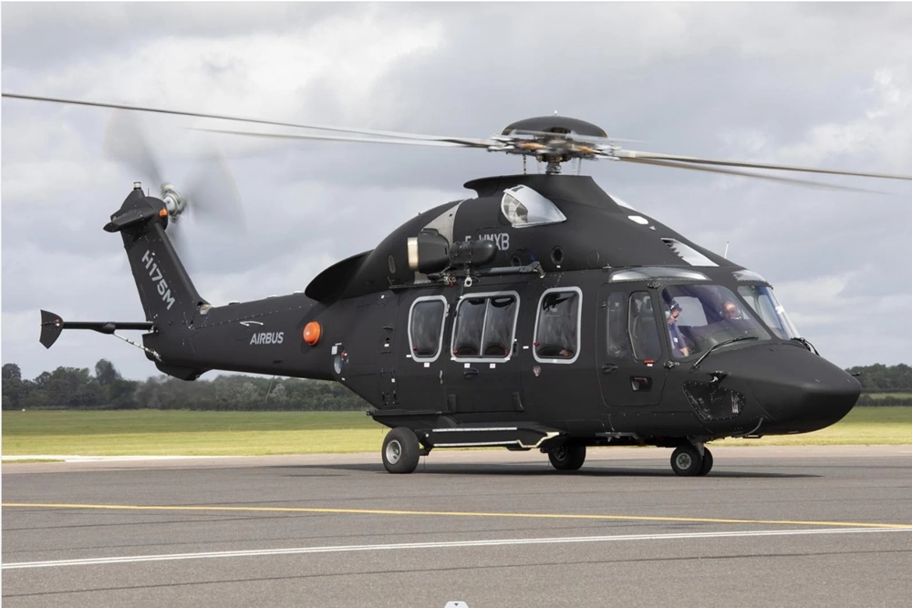 AdrianLosadaP's tweet photo. El Programa Helicóptero Multipropósito de Apoyo a la Acción del Estado (HACES) convertirá a España en el cliente de lanzamiento mundial del Airbus H175M. Las 6 unidades encargadas por la DGAM (100 M€) sustituirán a los veteranos Super Puma y Cougar (HT.21A/HT.27) del 402 Escuadrón (Ala 48, Cuatro Vientos).

Aunque airbus suele asociar la letra "M" a asalto o tropa, para el Ala 48 se ha solicitado una solución híbrida muy particular:

- Estándar militar por fuera: Aviónica digital Helionix, Cifrador Nacional Embarcable (CNE), enlaces de datos seguros, guiado satelital militar IFR, piloto automático táctico y sistemas de alerta y supervivencia.

- Interior VIP por dentro: Cabina de 12m3 adaptada con insonorización de alta densidad y acabado ejecutivo para el transporte de la Casa Real y autoridades del Gobierno.

- Configuración limpia: Se entregarán sin armamento ni afustes para estaciones de armas, dedicados en exclusiva a misiones de transporte de Estado.

En el plano industrial, la planta de Airbus Helicopters en Albacete actuará como proveedor mundial para las colas traseras del H175, albergando además el Campus Digital y el sostenimiento integral de la flota.

El primer vuelo del prototipo de preproducción se realizará en Albacete en 2027 para completar la certificación de sistemas. Las entregas operativas arrancarán en 2028 y se completarán a baja cadencia hasta 2034.