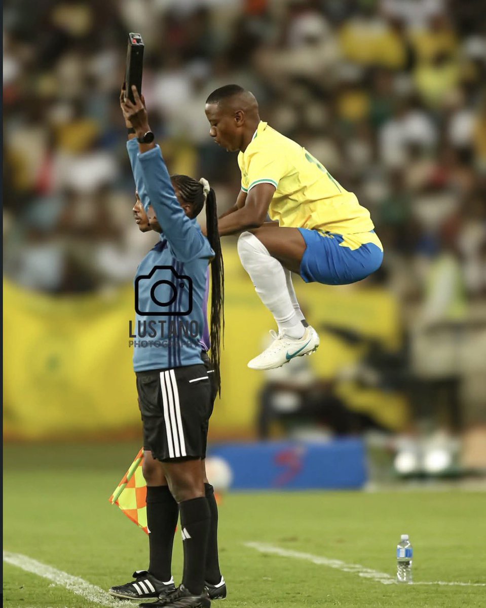 YellowArmy_7's tweet photo. It’s like he was born for Shoe shine those passes he was connecting with Allende and Santos😭😭still can’t believe we got him as a free agent https://t.co/4jjmE6y6zm