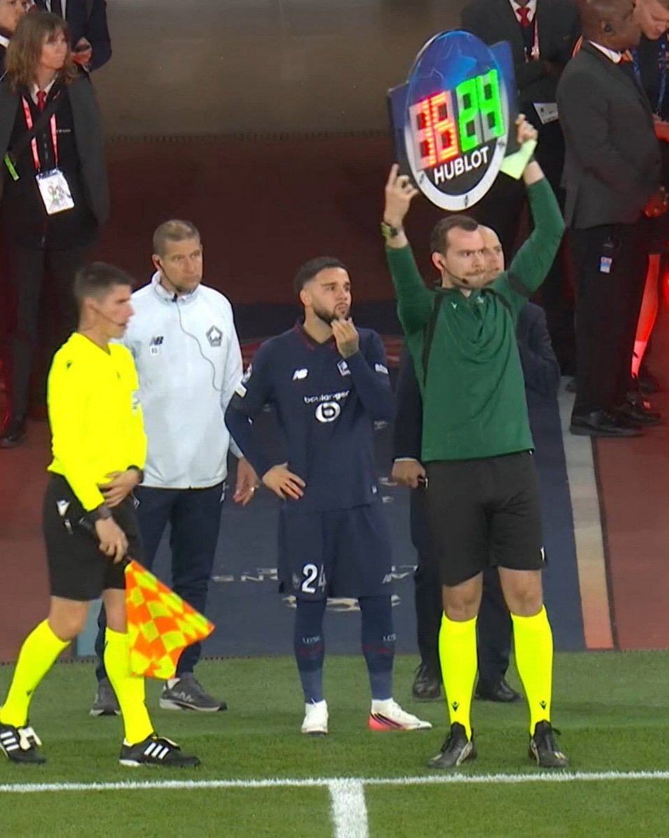 TimnasXtra's tweet photo. 🇮🇩 𝐇𝐈𝐒𝐓𝐎𝐑𝐘 𝐌𝐀𝐃𝐄

Calvin Verdonk becomes the FIRST Indonesian to play in the UEFA Champions League, making his debut against Arsenal at the Emirates! 💫 https://t.co/bHCYt7deU2