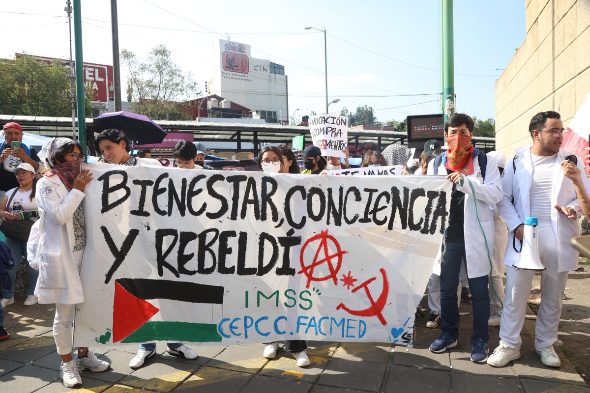 El_Universal_Mx's tweet photo. 🚨 A punto de empezar la marcha de trabajadores del IMSS rumbo a las oficinas centrales del instituto en Reforma.

#FOTOS: Valente Rosas | EL UNIVERSAL https://t.co/RmE2u2iYpu