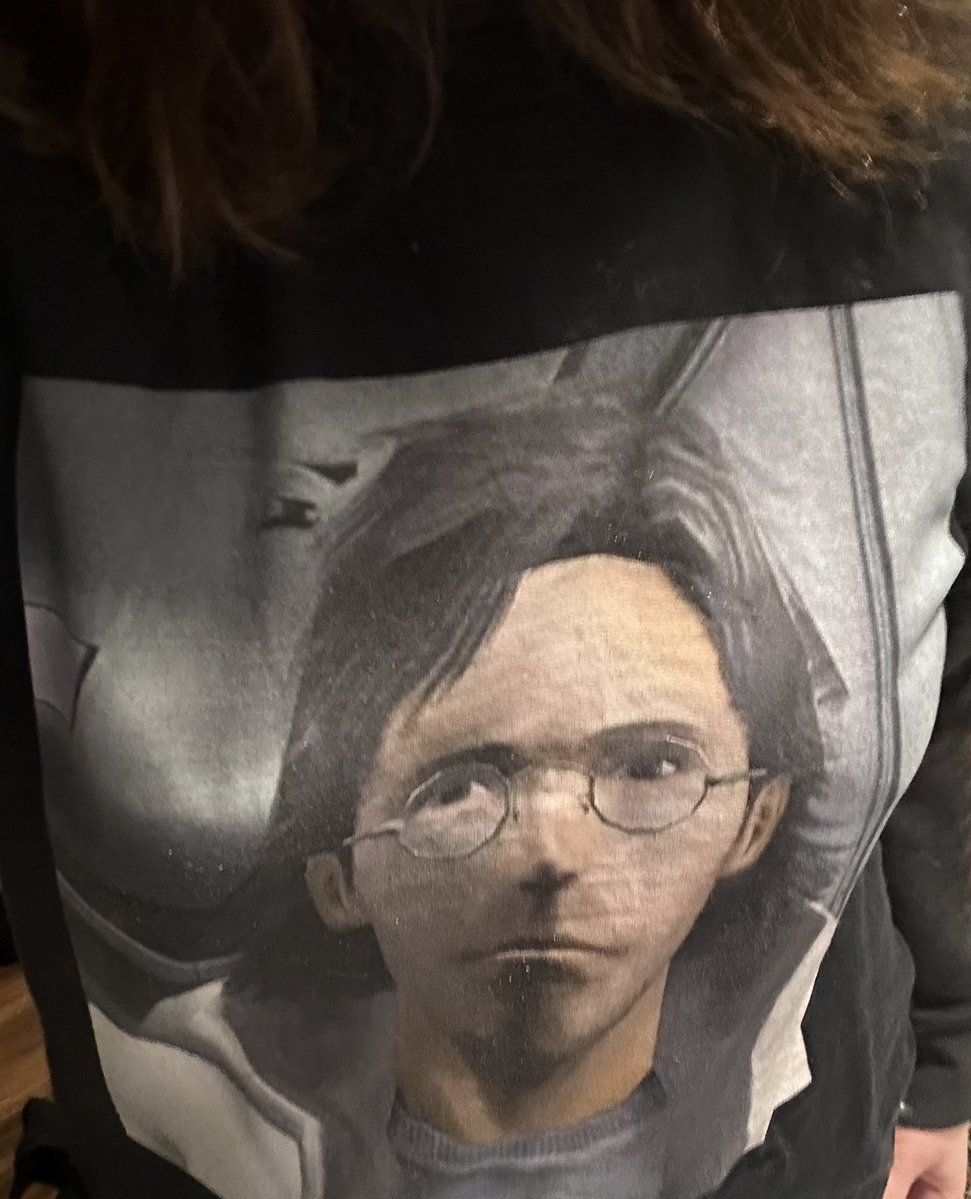 milktst's tweet photo. My art professor asked me if he should know the guy on my shirt 
Everyone should know twin snakes otacon https://t.co/7qKJXMWWp5