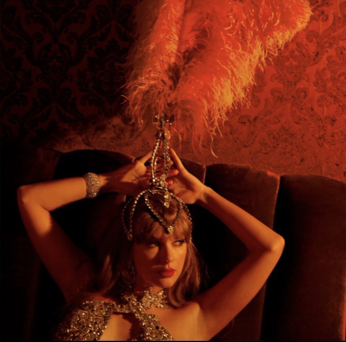 Uscurrents360's tweet photo. | Taylor Swift was named the IFPI's best-
selling female artist worldwide for SIX CONSECUTIVE YEARS!

2020: Taylor swift 
2021 : Taylor swift 
2023: Taylor swift 
2024: Taylor swift 
2025: Taylor swift 

A RECORD BRAKING RUN https://t.co/Oyr6Js9lIl