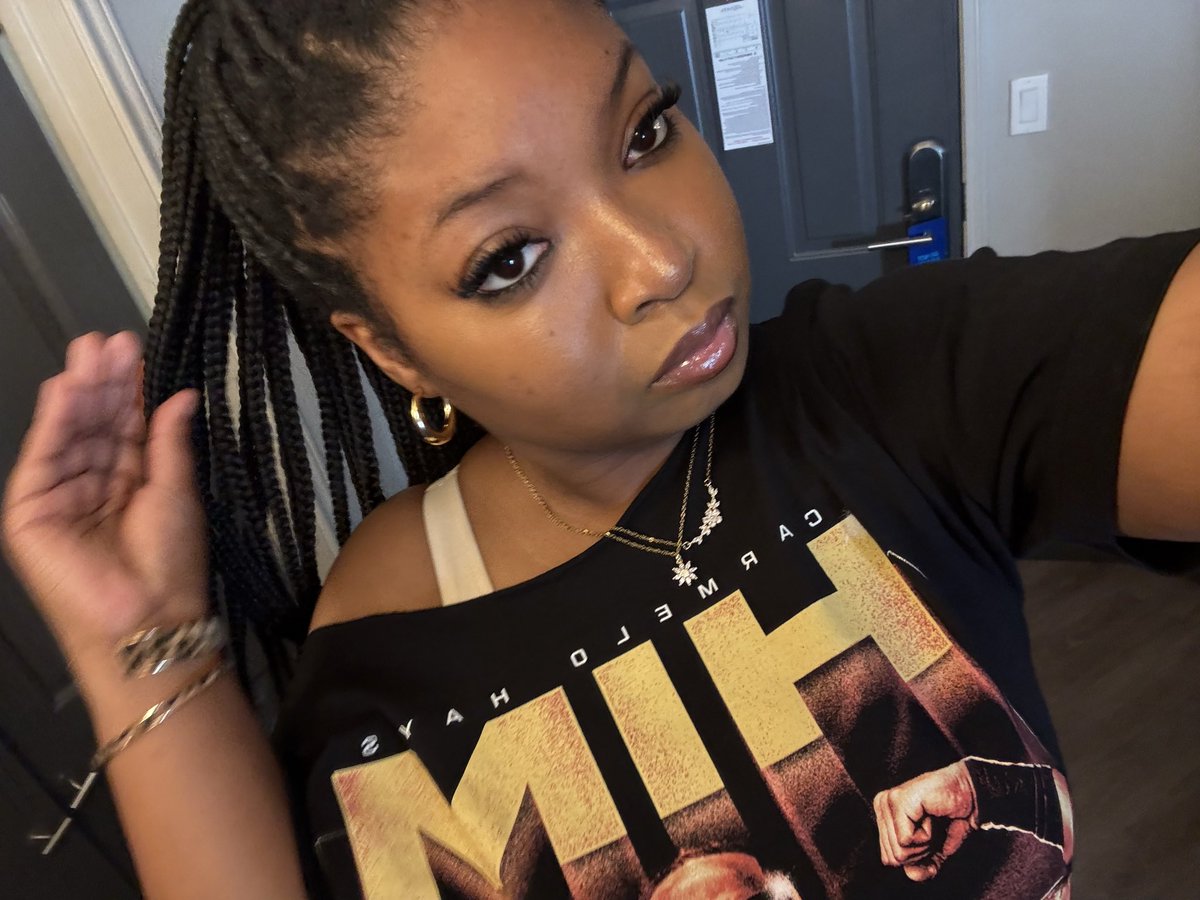 heelmadi's tweet photo. MIND YOU I HAD MY MELO SHIRT ON FOR MITB 😭 https://t.co/ZvulHfgWzW
