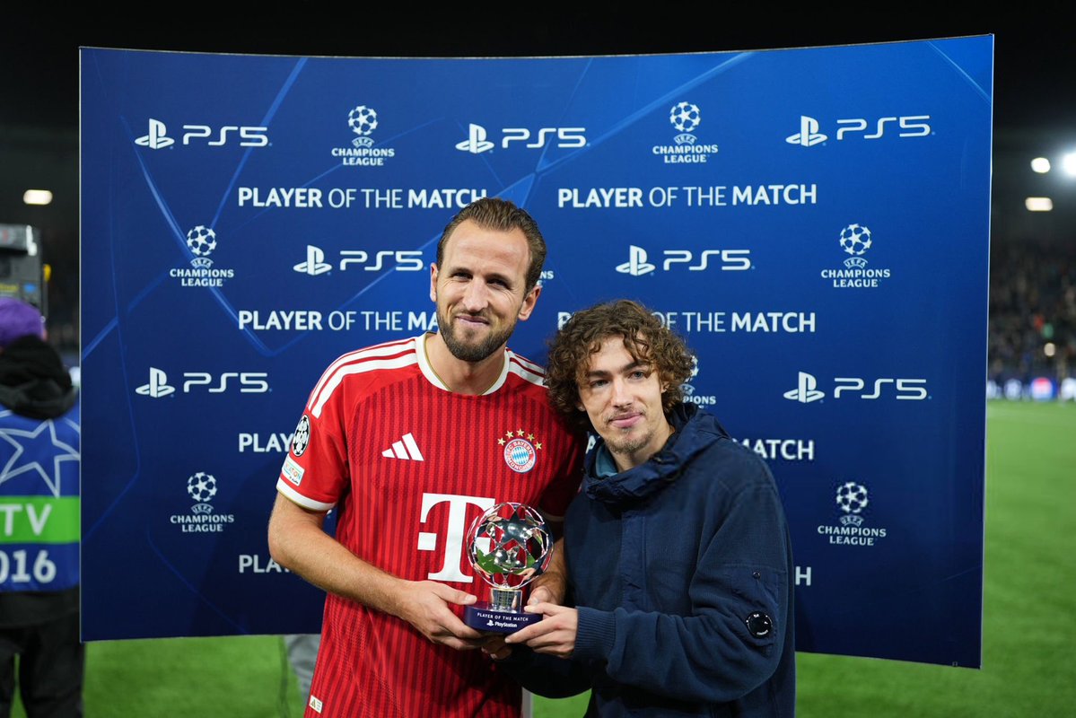 ActuFoot_'s tweet photo. 🚨 OFFICIEL ! Harry KANE 🏴󠁧󠁢󠁥󠁮󠁧󠁿 a été élu HOMME DU MATCH face au Viking ! ⭐️❤️🤍

Doublé ce soir. ⚽️⚽️ https://t.co/7S90A1zXiL
