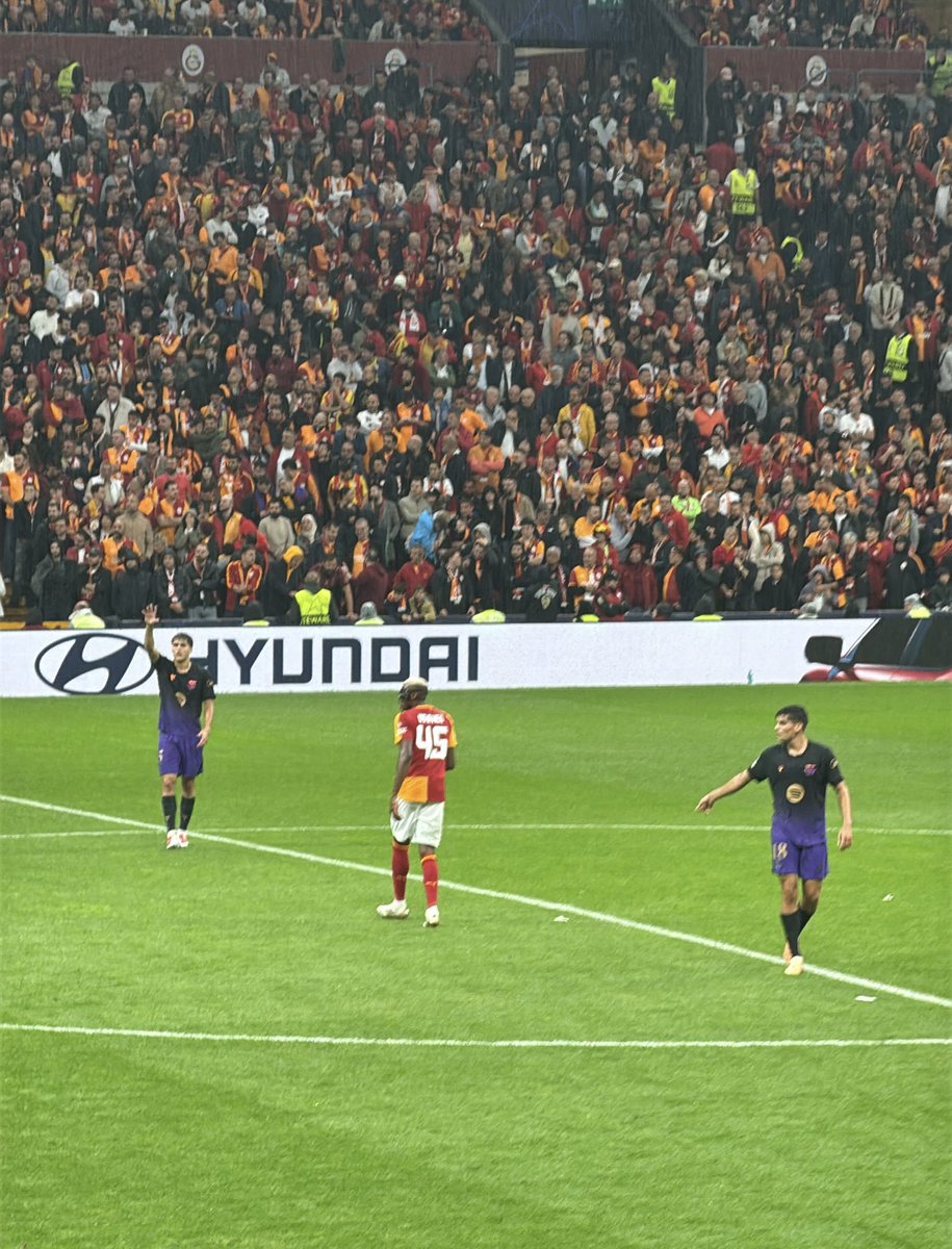 EmmanuelPe15346's tweet photo. God, this guy chop offside tire for martin and cubarsi hand.😂😂

Mbappe held the record but e be like osihmen don overtake am.😂 https://t.co/W0vdHCWmLS