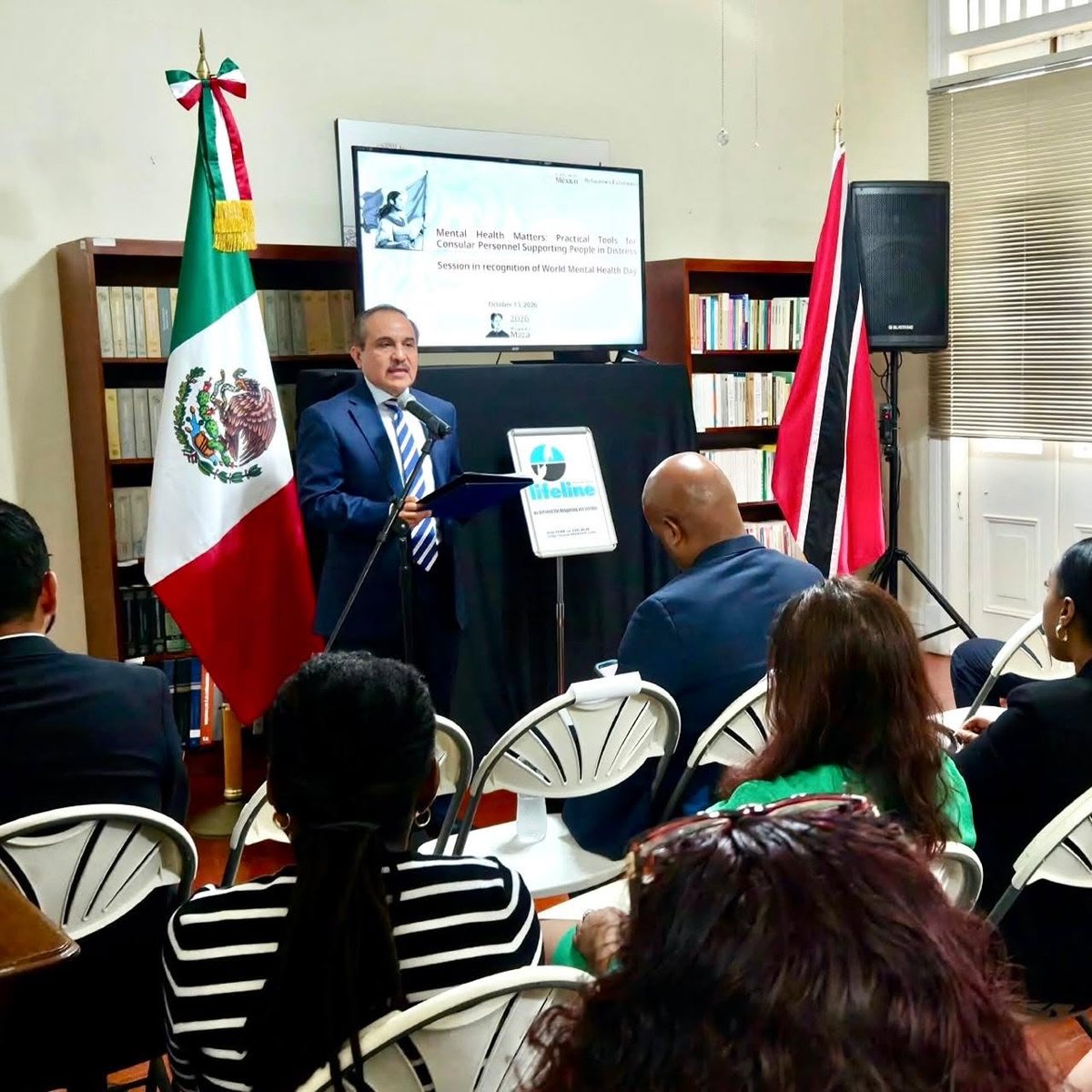 EmbaMexTT's tweet photo. En conmemoración del Día Mundial de la Salud Mental, la Embajada de México abrió un espacio de reflexión sobre la salud mental, en colaboración con Lifeline, que brinda apoyo a personas que atraviesan situaciones de angustia emocional. (1/3) https://t.co/lxCCeHJe30
