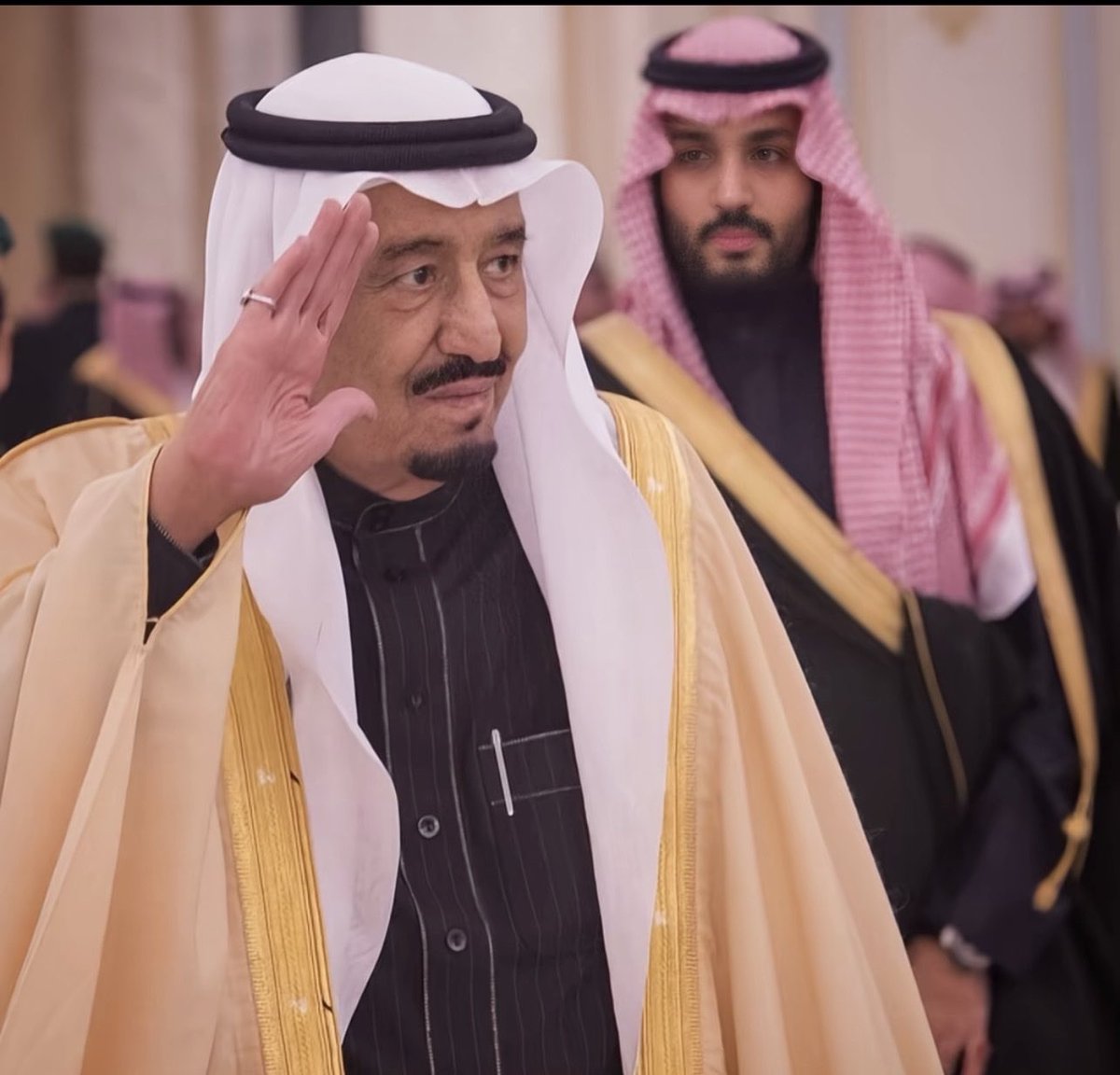 xiilsx's tweet photo. @xsrh21 عايشين بخير والعود في عين الحسود 
دام صرنا بين دقن اخو نوره وشنبه🇸🇦❣️ https://t.co/8wnffXDo7J