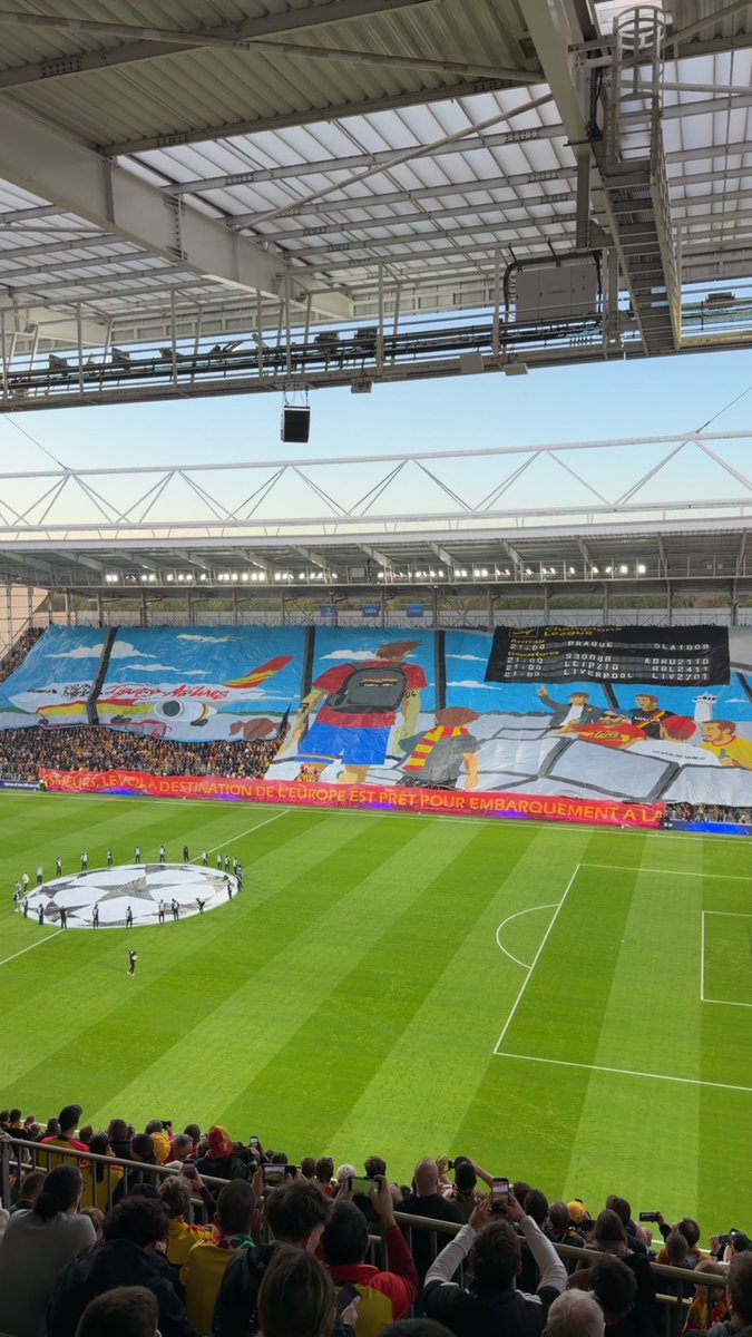 Quinas109's tweet photo. Le cœur est vert mais les gars vraiment si vous avez l’opportunité d’aller dans ce stade, n’hésitez pas, les gens sont accueillants, ils sont chaleureux j’ai même pris des photos avec des lensois et les supporters font énormément de bruit, j’ai adoré ce stade, Merci Lens #RCLSCP https://t.co/aHXLjIpPnE