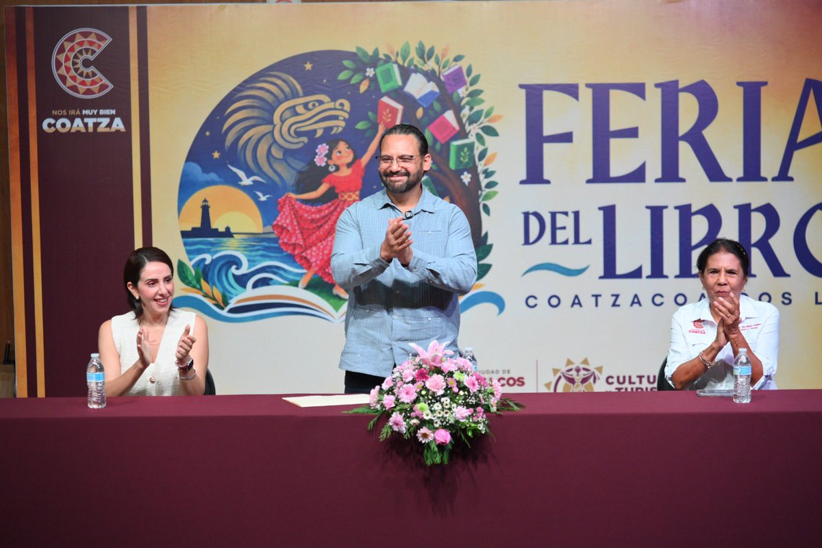 CDPNoticias1's tweet photo. Impulsa Pedro Miguel Rosaldo la lectura con 18 mil ejemplares en la Feria del Libro “Coatzacoalcos Lee” https://t.co/cytxSq3Ihu https://t.co/HQnhHD8M2Z