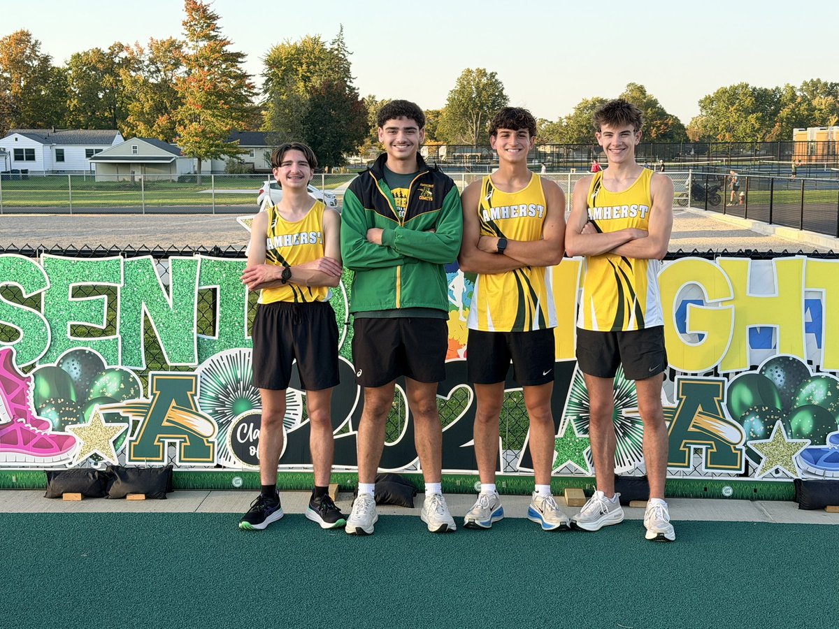 TheCometSuper's tweet photo. Congratulations Chase! 💚👟 💛
Happy Senior Night! Go Comets!
@SteeleComets @SteelePrincipal @Comet_Connect @RunAmherst https://t.co/wlvXB72NXD