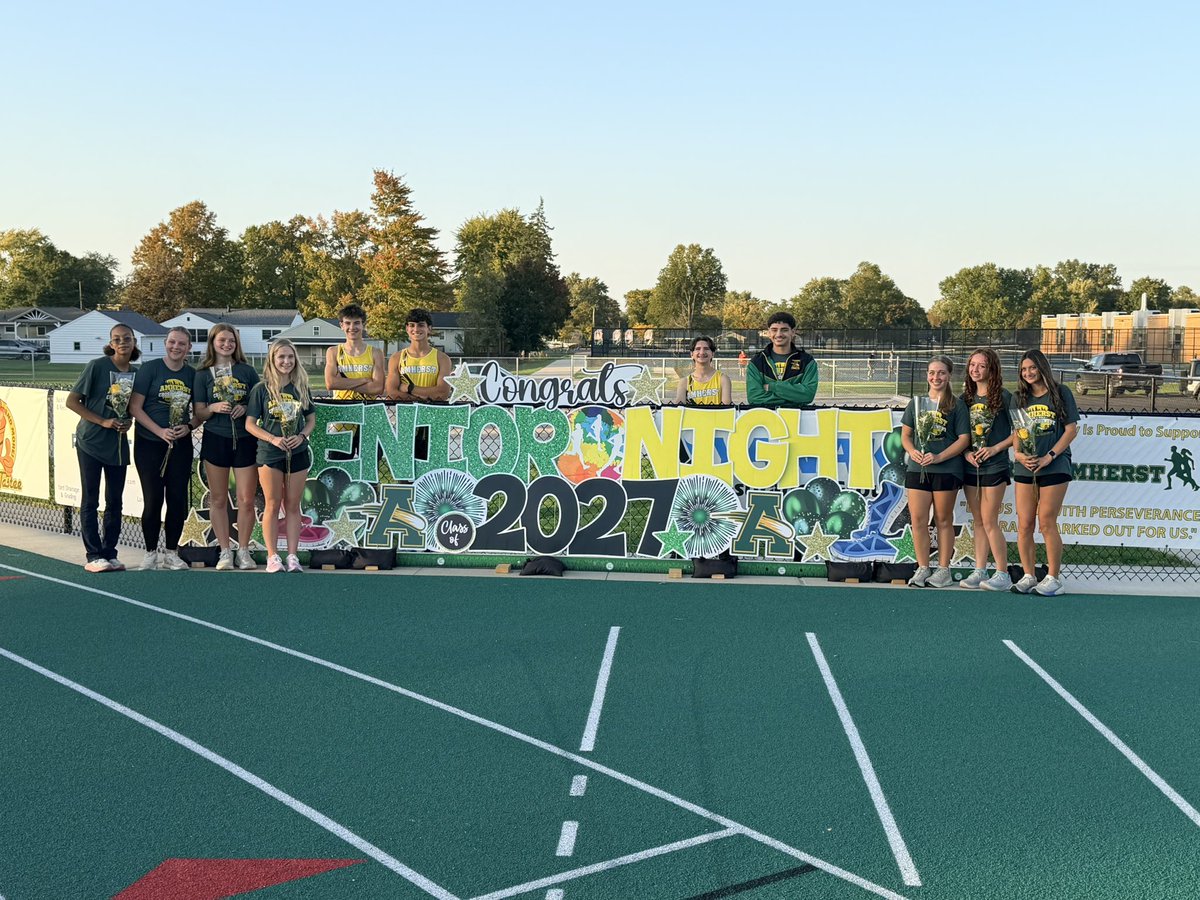 TheCometSuper's tweet photo. Congratulations Chase! 💚👟 💛
Happy Senior Night! Go Comets!
@SteeleComets @SteelePrincipal @Comet_Connect @RunAmherst https://t.co/wlvXB72NXD