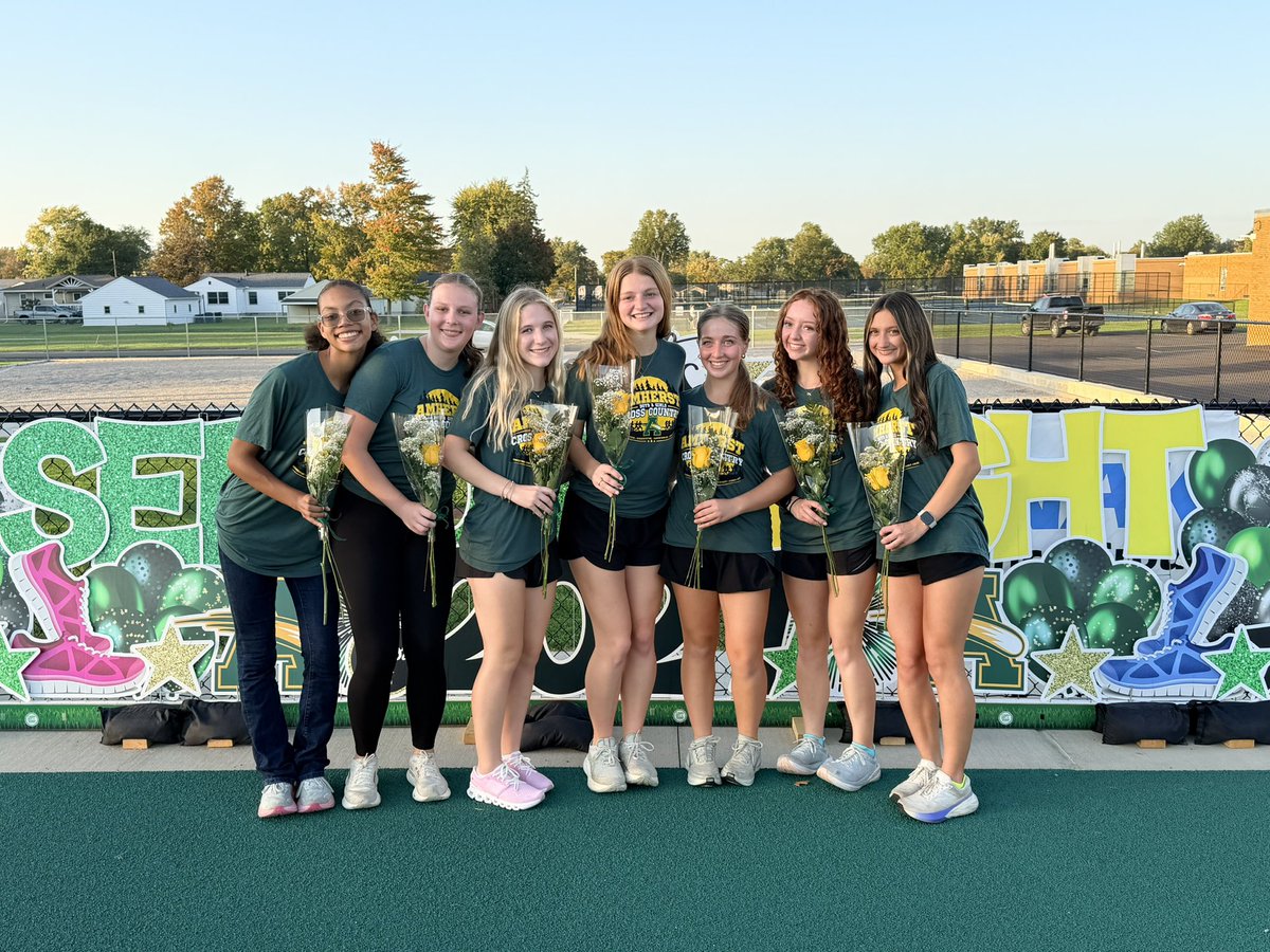 TheCometSuper's tweet photo. Congratulations Cece! 💚👟 💛
Happy Senior Night! Go Comets!
@SteeleComets @SteelePrincipal @Comet_Connect @RunAmherst @steelegirlsxc @AsstCometSuper https://t.co/RHtyW2Nd9d