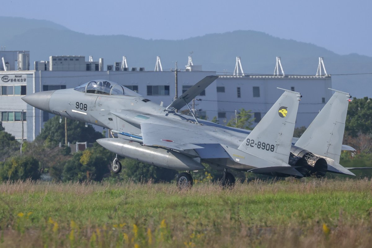 YoRHa1530's tweet photo. 昨日浜松基地に突如現れた306のF-15×4機*⋆✈
航空祭前も油断できないのだ😅
 #浜松基地   #小松基地 https://t.co/KpnnQNBmik