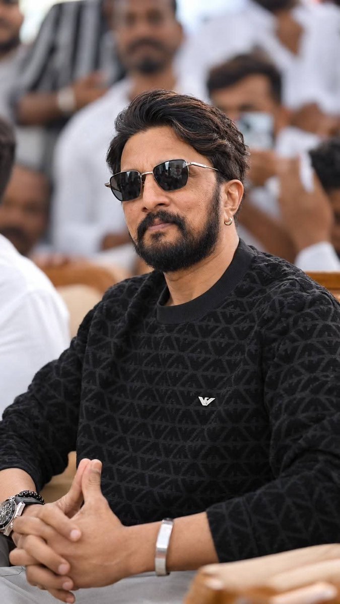 KicchaUniverse's tweet photo. The Boss. The Swag. The Aura. ❤️‍🔥

Kiccha Sudeep is all set to light up Chitradurga! 💥

One Boss. One Legacy. Millions of Hearts. 👑❤️‍🔥

@KicchaSudeep

#KicchaSudeep #KicchaUniverse #Chitradurga #KicchaBoss #Karnataka https://t.co/x7iifdYogF