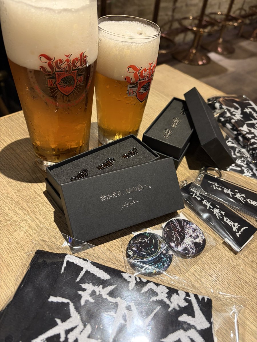 mitsumitsupp's tweet photo. ネクサスして、グッズでぶち上げて…チェコビール飲んで、これから追いネクサスします！
B2のみらい横丁もいいよ🍺
#null2n #ﾇﾙﾇﾙネクサス https://t.co/c9g0qHPaax