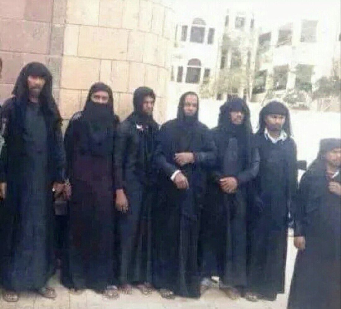 AxoF1548968's tweet photo. @ShafHlal86524 يتكلم على الأدب وفي ستات قليلات الأدب لابسين عباية 😂😂😂😂😂😂 https://t.co/mY81gl8tcp