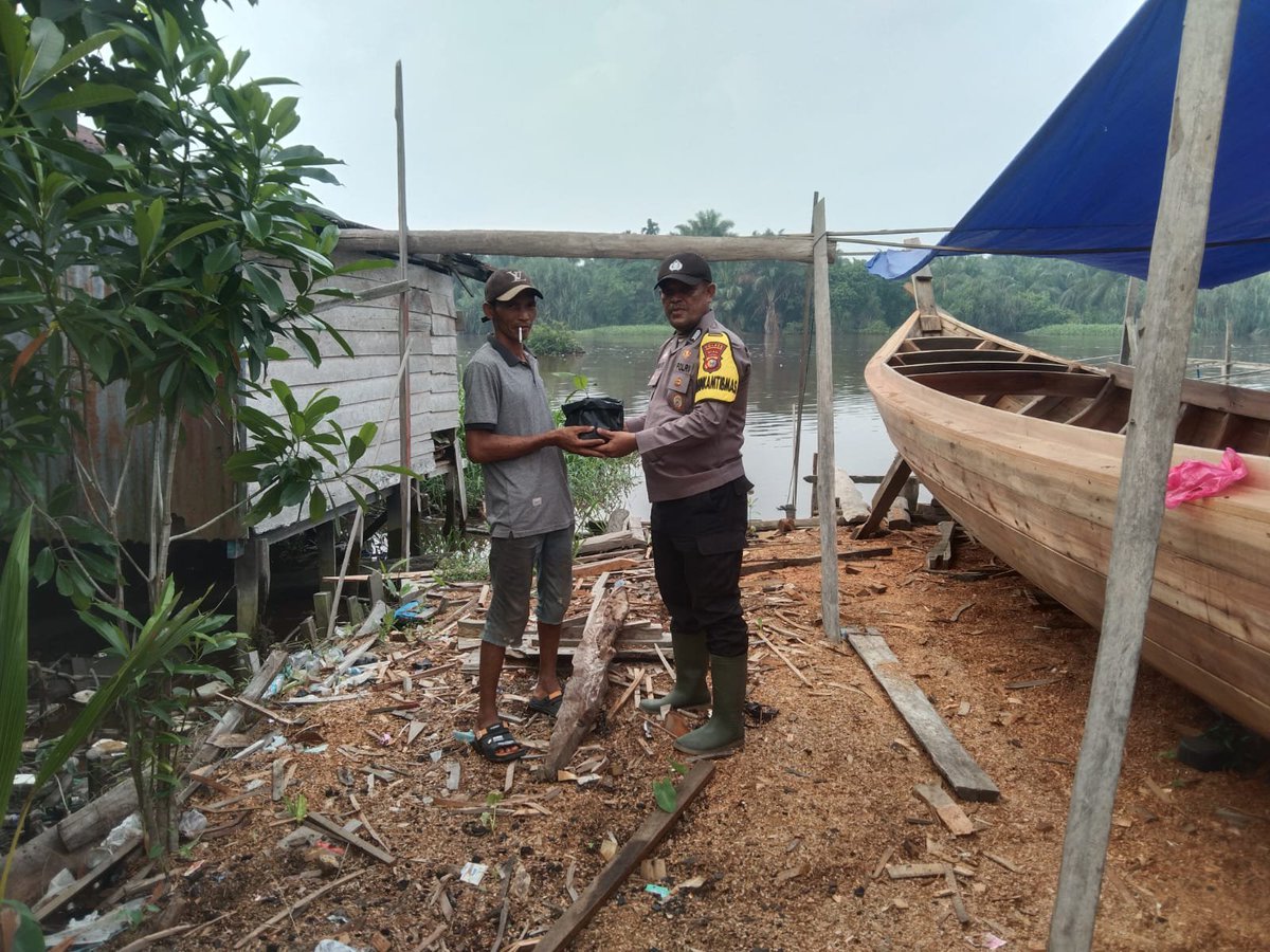 GaungPolsek's tweet photo. Kegiatan Green Policing oleh Bhabinkamtibmas Desa Pungkat Kec Gaung https://t.co/2FBNhBVc6A