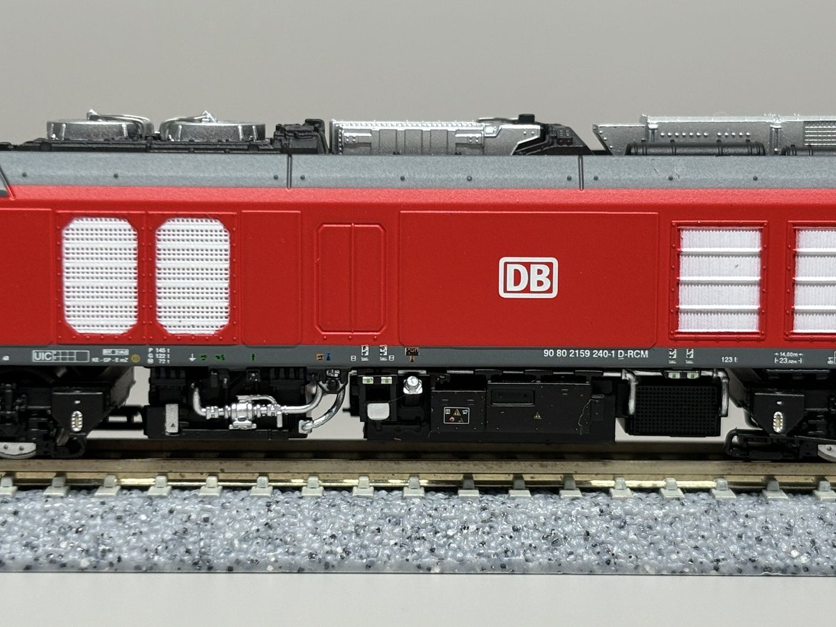 DR_InterEX's tweet photo. 今回アップロードしたBR 159 EuroDualは、運行会社はDB Cargoですが、機関車自体の所有者は(RCM) Rail Care and Management GmbH になるため、所属表記もD-RCMになっています。 https://t.co/NIlFz9kc7c