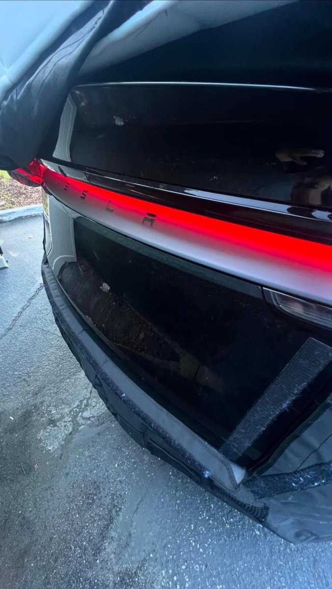 LucaFury's tweet photo. Guy got insta-fired from Tesla after Elon went CSI on him and pulled out the zoom, rotate and enhance.

Yeahhhhhh https://t.co/gUwRuv0ra2