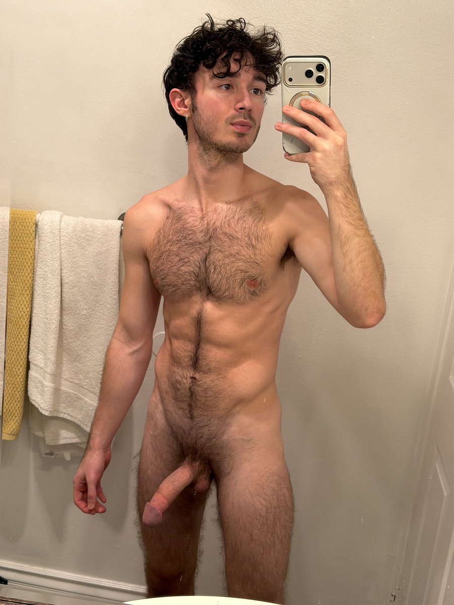 trevormaddoxx's tweet photo. Rt if you like hairy guys 👀 https://t.co/h2iISChKx7