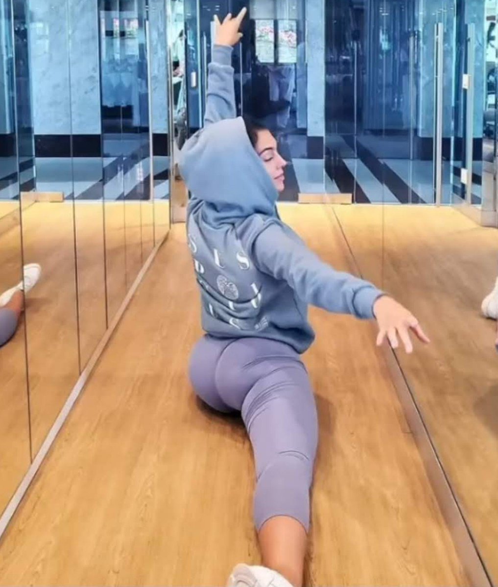 Labawynar2k's tweet photo. احلي وضعية🍑🥵🥵 https://t.co/Gvez9vq7ut