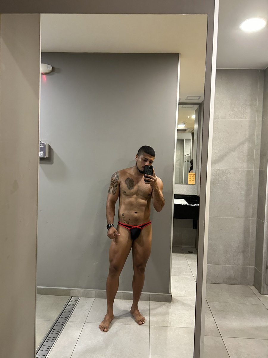 Yeenlm26's tweet photo. Del 1 al 10, ¿cuánto te distraigo? 😈

#Jockstrap #Underwear #SexyMen #MenInUnderwear #ColombianMen #LatinoMen #GayTwitter #XGay #HotGuys #ThirstTrap https://t.co/HyjtwP42qo