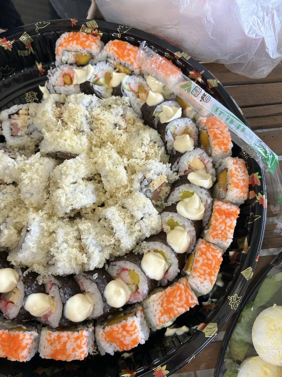 itsreyleigh's tweet photo. lunch muna tayo mga ka moots.
keri bang ubusin sa isang upuan to? HAHAHA https://t.co/jqwVpFC4pF