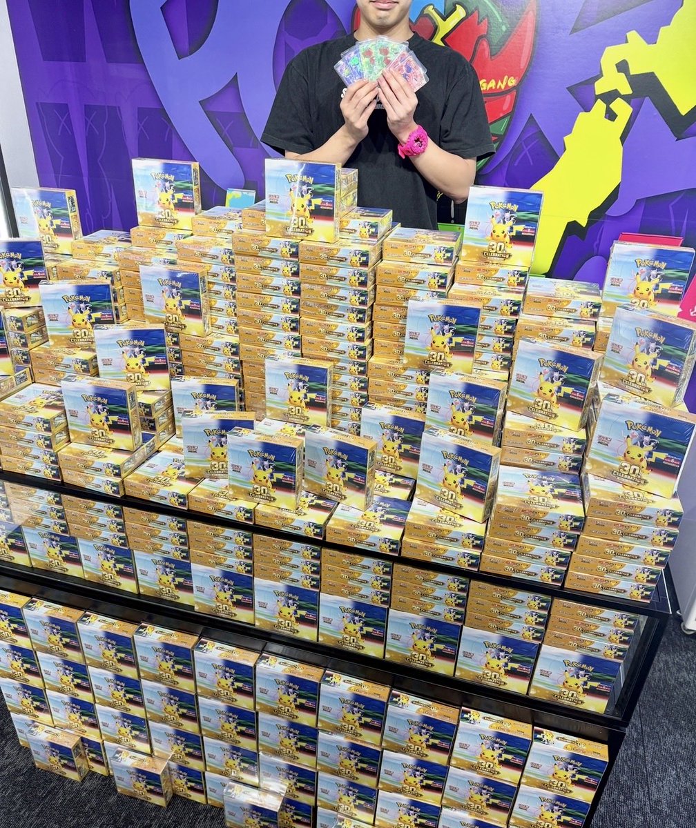 timer_suppchan's tweet photo. RGBが初版にしか入ってない説が出てますね。

となると初版のBOXが値段が上がるのでは？と思いますが一体どこで判別するのだろう、、悪さする人が増えそうですね。

RGBは初版にしか入ってない説あなたは信じますか？ https://t.co/FQNbIvCenb