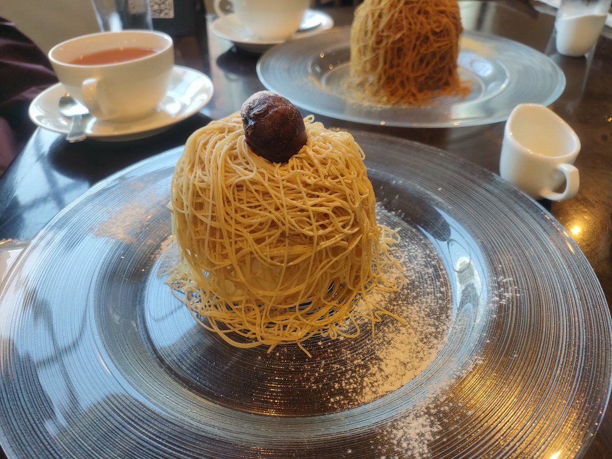 tsukimigumo's tweet photo. 札幌・小樽2泊3日。最終日は散策しながら南小樽駅へ。LeTAO本店でモンブラン&amp;紅茶。美味しかった〜。オルゴール堂で2万円の買ってもらっちゃった。贅沢！。千歳のノーザンホースパークへ。タイムス便利。ポニーショーかわいかった。ハヤヤッコいた。白くてキレイ。空港のコンバタ味噌ラーメンで締め。 https://t.co/xlLgJ4yxrT