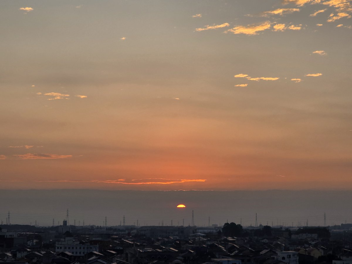 earthluck2008's tweet photo. 今朝の朝日は幻想的でした
(*^^*) https://t.co/8xJwh2Gwuo