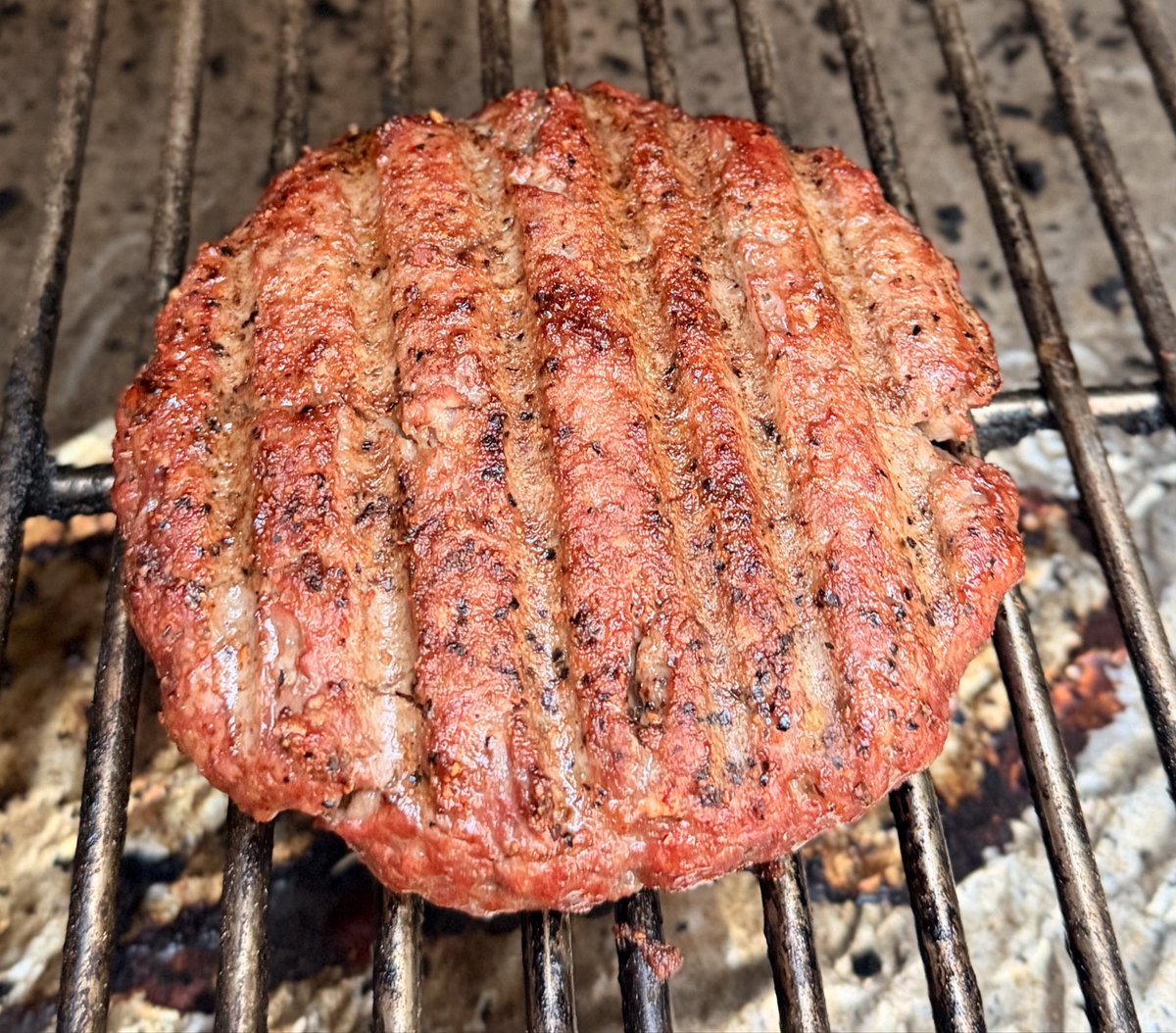 crappiedoc's tweet photo. A kicked up smoked burger. 1/2 pound ground beef trimmings. A little Worcestershire worked in. Patty coated in @Pickapeppa sauce then seasoned with @DadsSeasonings Ultimate steak. 225 all the way. Picking up smoke https://t.co/Dd8IQdWFRY